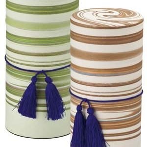 Kami: Lata cubierta en papel de seda, tapa interior
